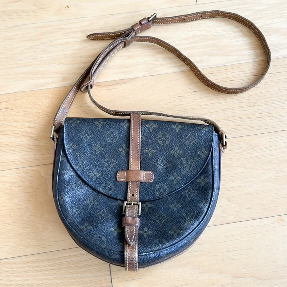 Louis Vuitton vintage chantilly cross body